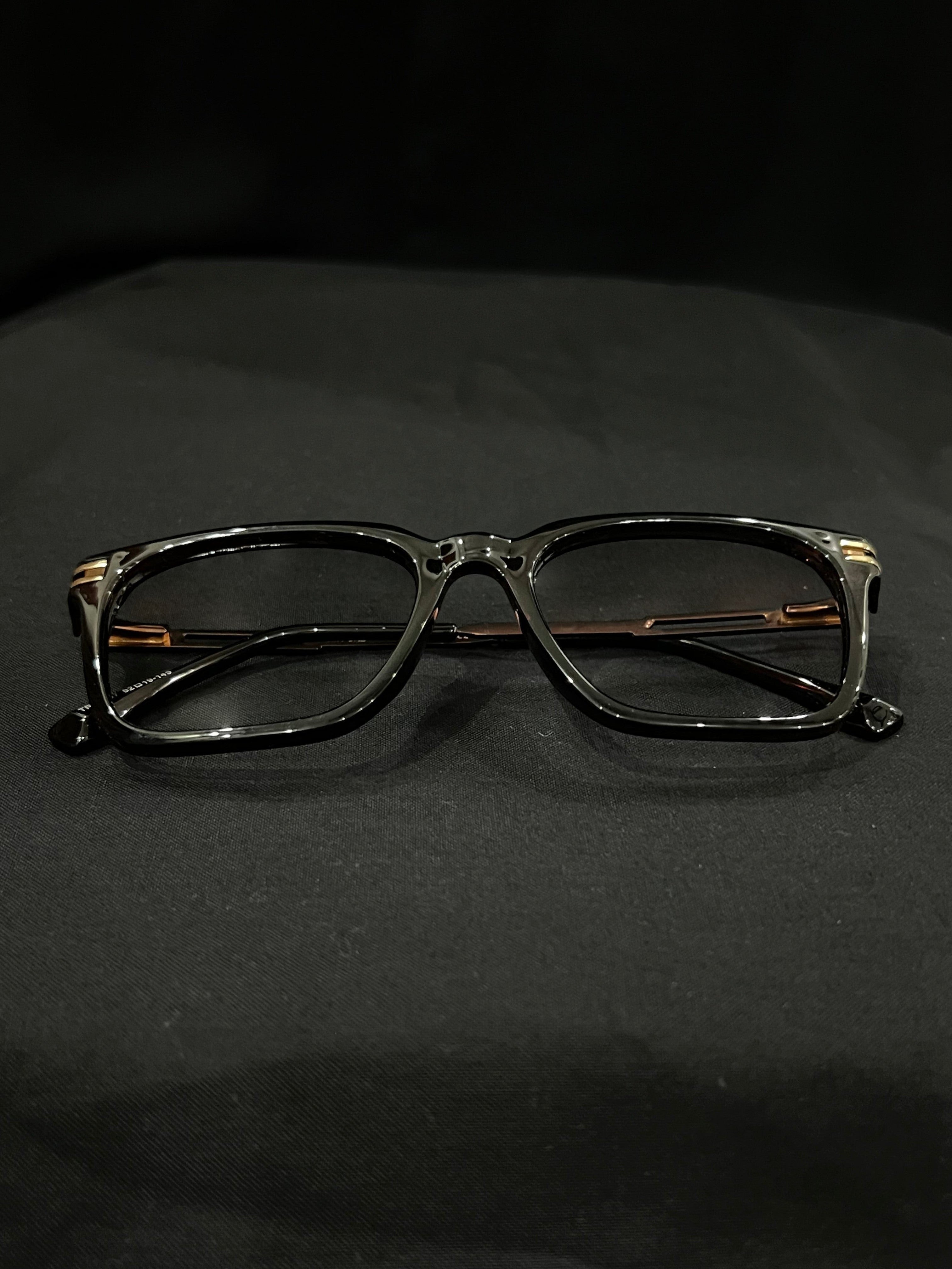 OPTICA Jerry shiny black cateye frames with 3D finish and gold side rods. Medium size.