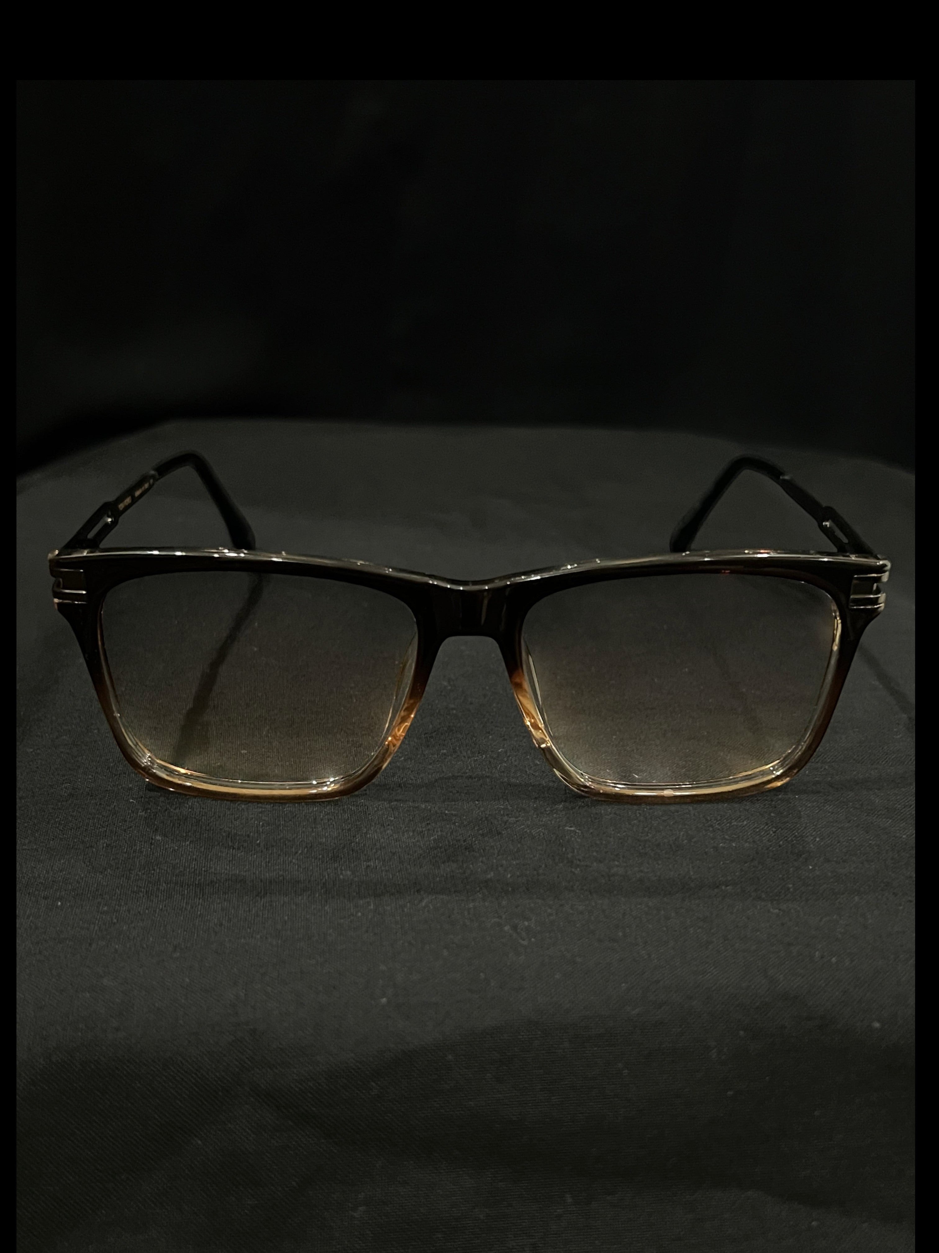 OPTICA Jerry shiny black rectangular frames with gold accents and gradient lenses. Medium size.