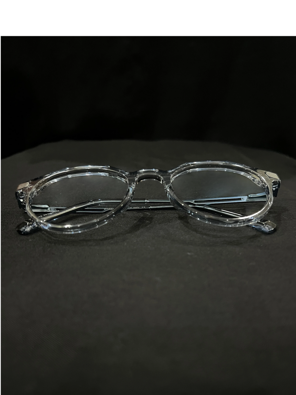 OPTICA KOCKA clear round plastic frames with black kitty corner details. Suitable for medium to heavy faces.