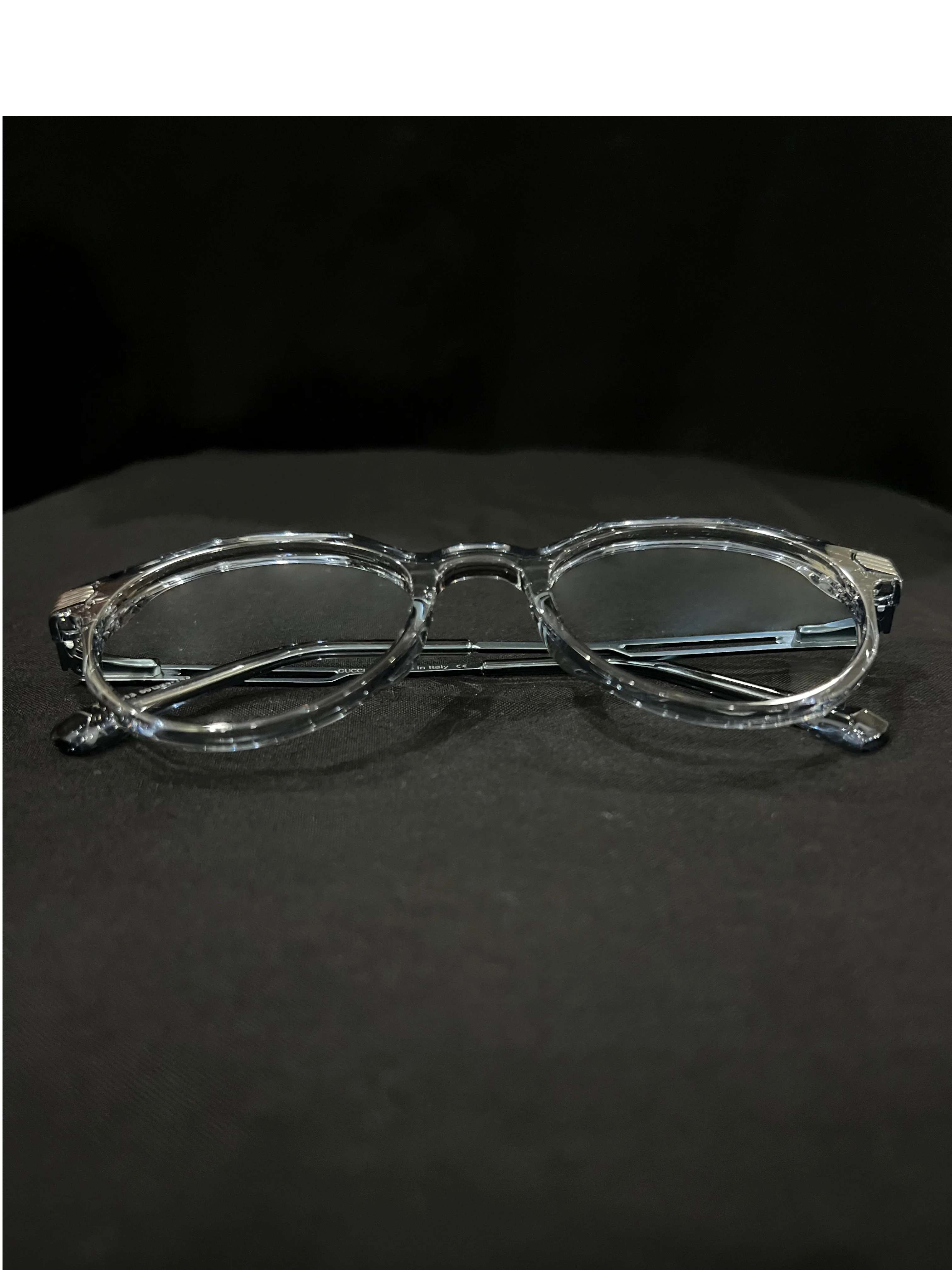 OPTICA KOCKA clear round plastic frames with black kitty corner details. Suitable for medium to heavy faces.